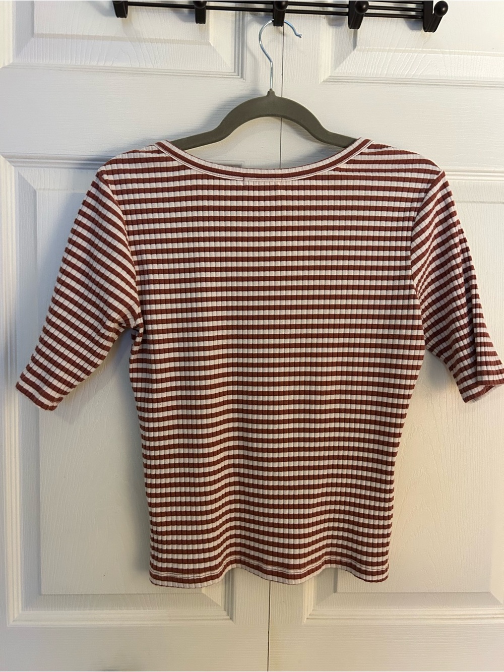 Carve Designs Scoop Neck Ribbed Stripe Top - Rust/White - Picture 4 of 4